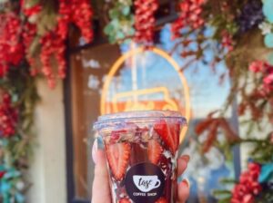 Coffee shop Tase Pavasara jaunums – zemenes šokolādē